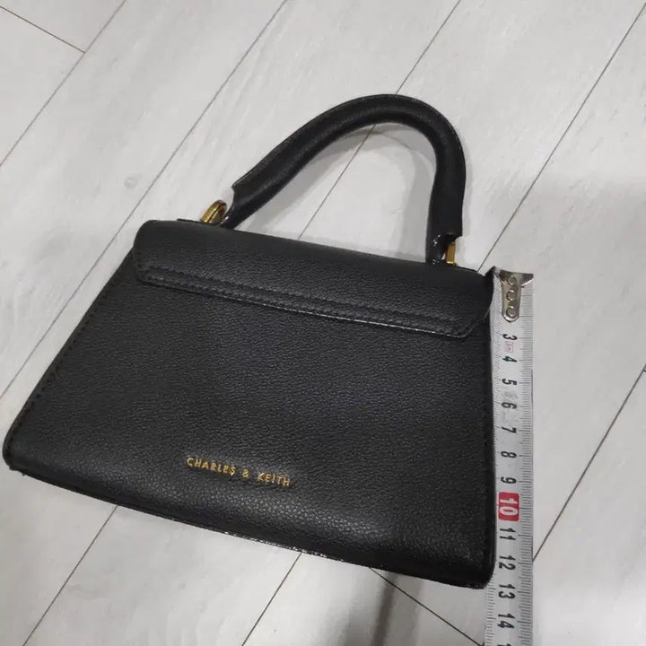[BUNJANG] Charles &amp; Keith Top Handle Tote Bag / 찰스앤키스 블랙 탑 핸들 가방 토트백