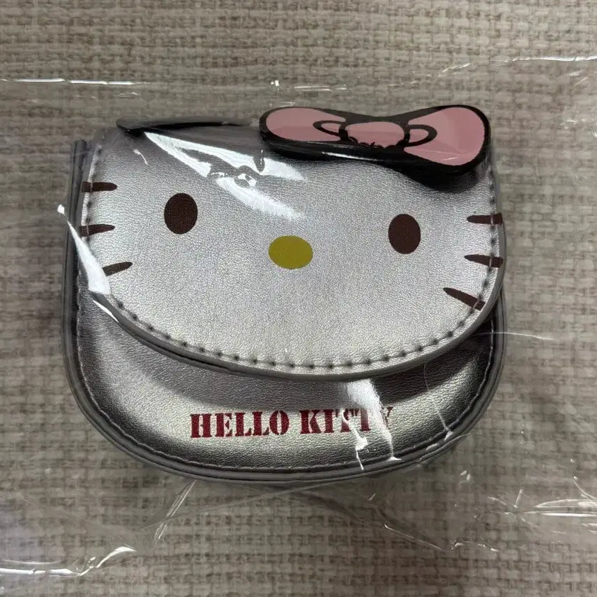 [BUNJANG] Hello Kitty Silver Mini Crossbag / 헬로키티 실버 미니 크로스백 가방