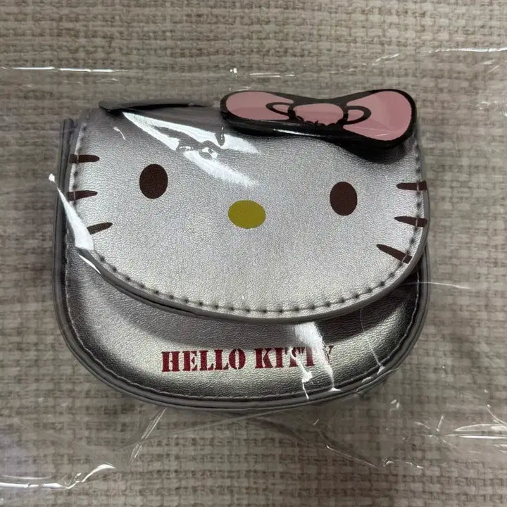 [BUNJANG] Hello Kitty Silver Mini Crossbag / 헬로키티 실버 미니 크로스백 가방