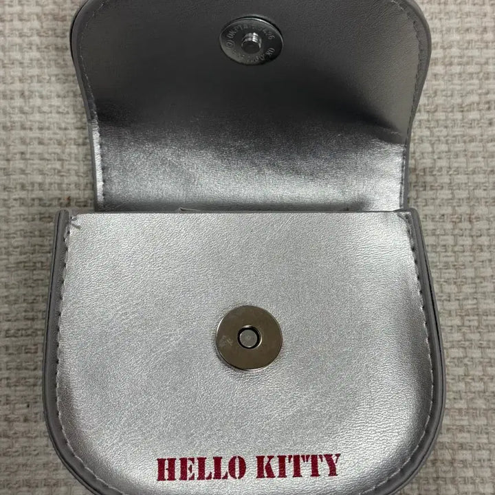 [BUNJANG] Hello Kitty Silver Mini Crossbag / 헬로키티 실버 미니 크로스백 가방