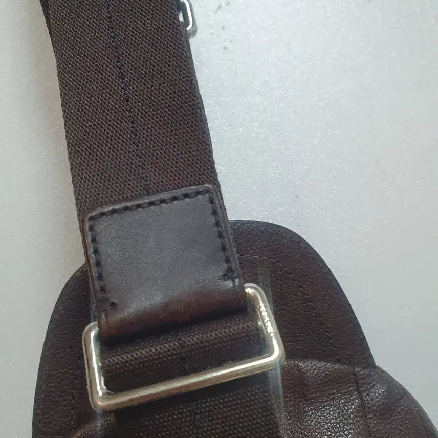 [BUNJANG] Coach Leather Sling Bag Brown / 코치 가죽 슬링백 브라운