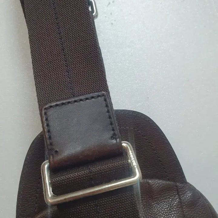 [BUNJANG] Coach Leather Sling Bag Brown / 코치 가죽 슬링백 브라운
