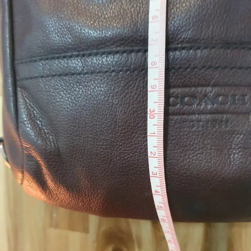 [BUNJANG] Coach Leather Sling Bag Brown / 코치 가죽 슬링백 브라운