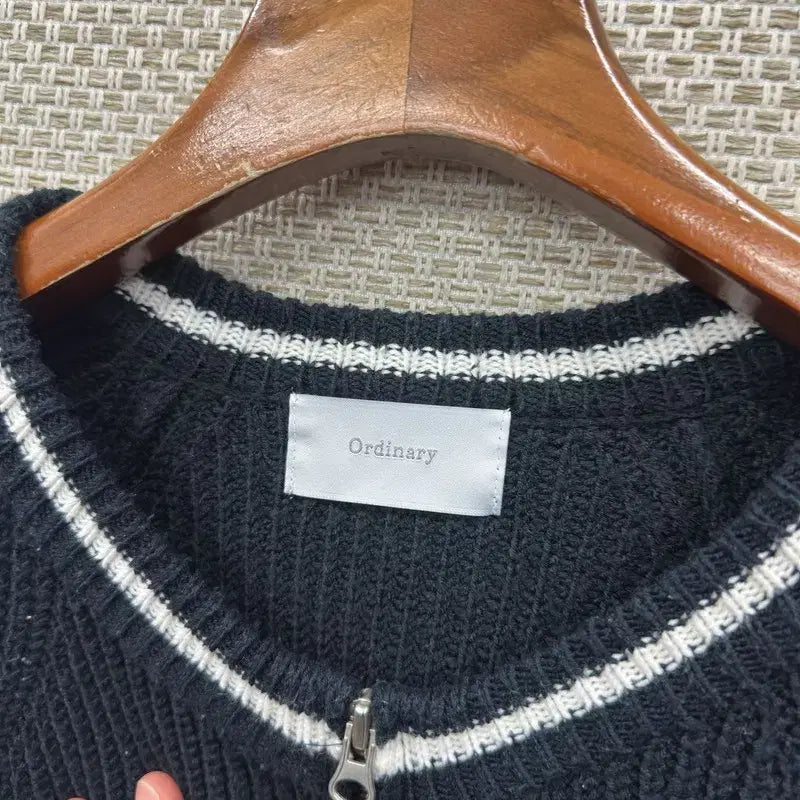 [BUNJANG] Vintage Oreo Knit Zip-Up Cardigan / 빈티지 오레오 니트 집업 가디건 100 M13542