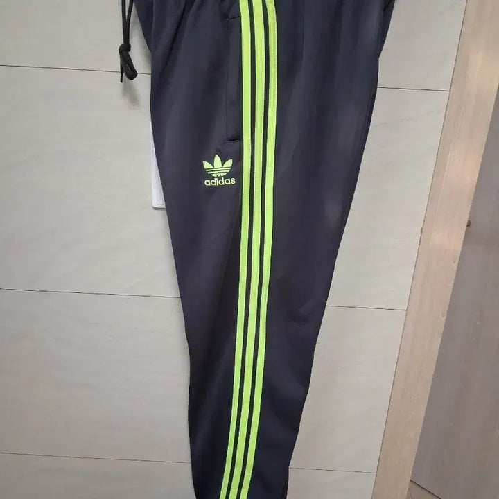 [BUNJANG] Adidas Training Pants S Neon / 아디다스 춘추용 트레이닝 S 네온 새상품