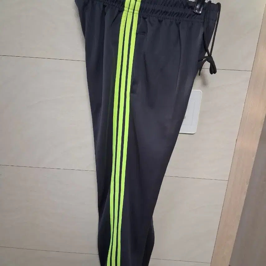 [BUNJANG] Adidas Training Pants S Neon / 아디다스 춘추용 트레이닝 S 네온 새상품