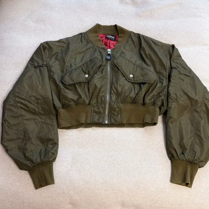 [BUNJANG] Vintage Back Lettering Crop Bomber Jacket / 일본 백 레터링 크롭 항공 점퍼 카키 색상 자켓