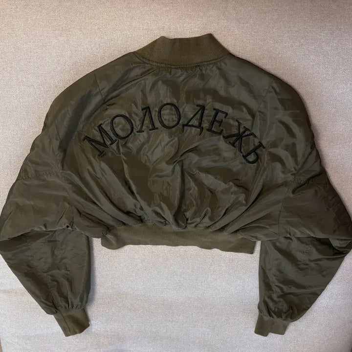 [BUNJANG] Vintage Back Lettering Crop Bomber Jacket / 일본 백 레터링 크롭 항공 점퍼 카키 색상 자켓
