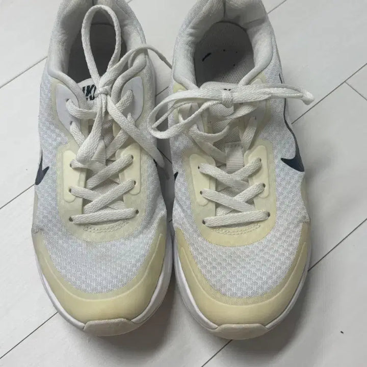 [SOLD OUT] 나이키 웨어올데이 화이트 우먼스 235