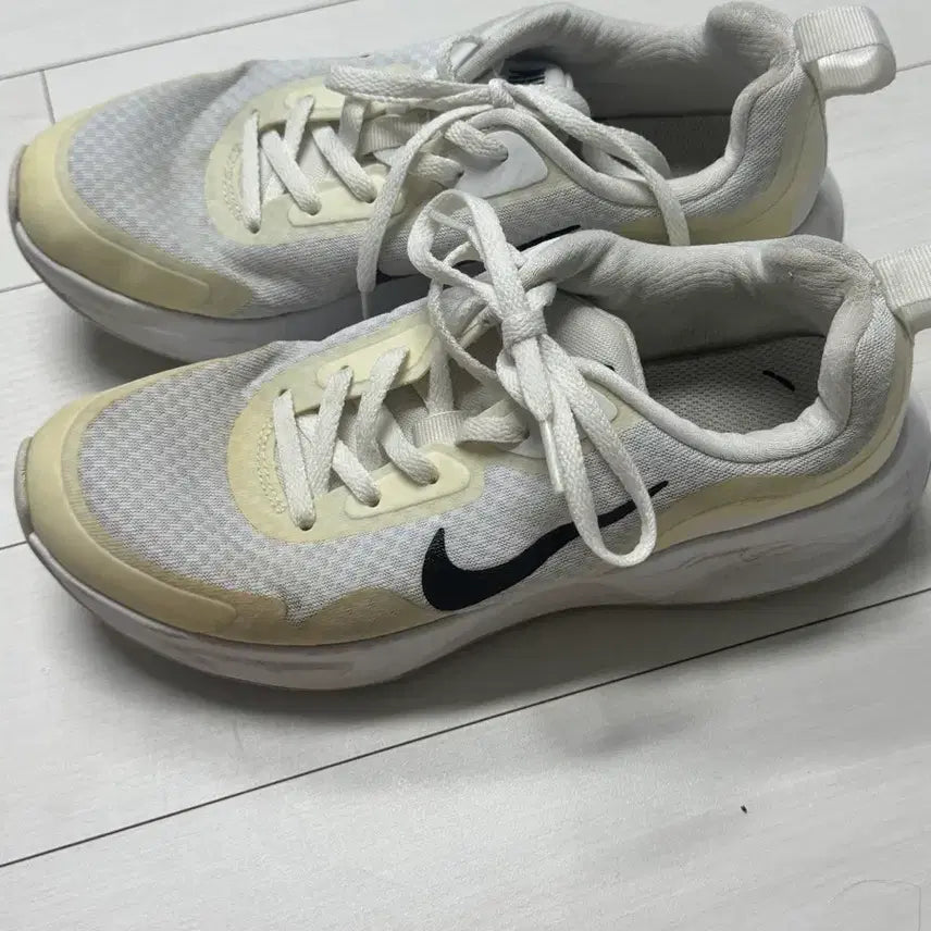[SOLD OUT] 나이키 웨어올데이 화이트 우먼스 235