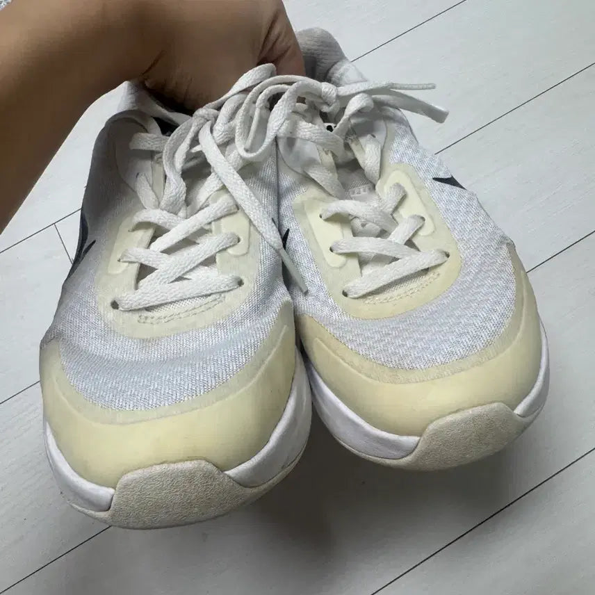 [SOLD OUT] 나이키 웨어올데이 화이트 우먼스 235