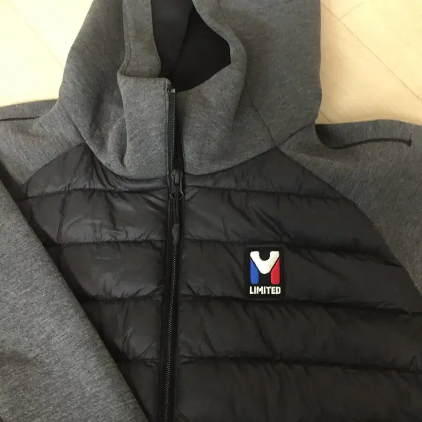 [BUNJANG] LIMITED Black Padded Hooded Zip-up Jacket / LIMITED 검정색 패딩 후드집업