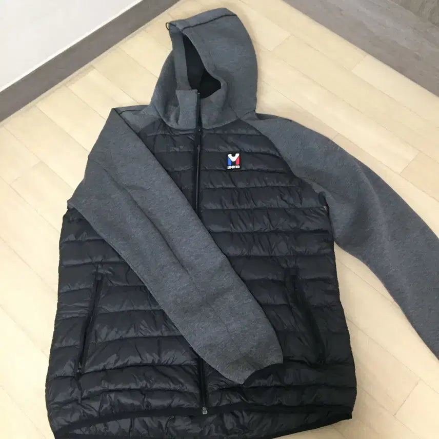 [BUNJANG] LIMITED Black Padded Hooded Zip-up Jacket / LIMITED 검정색 패딩 후드집업