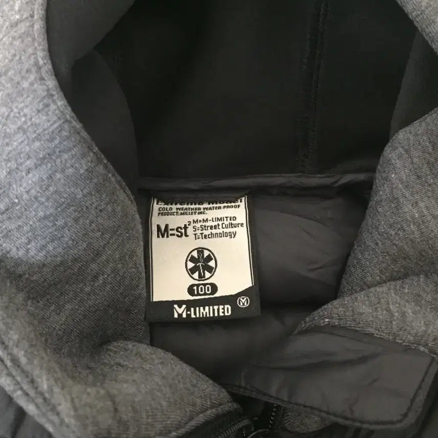 [BUNJANG] LIMITED Black Padded Hooded Zip-up Jacket / LIMITED 검정색 패딩 후드집업