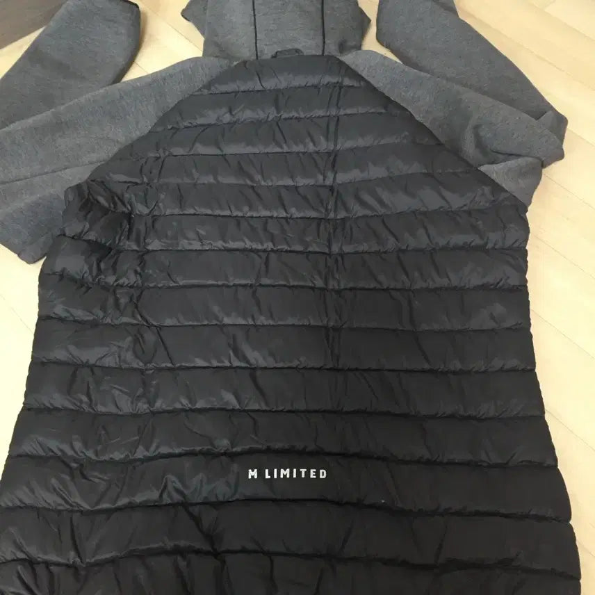 [BUNJANG] LIMITED Black Padded Hooded Zip-up Jacket / LIMITED 검정색 패딩 후드집업