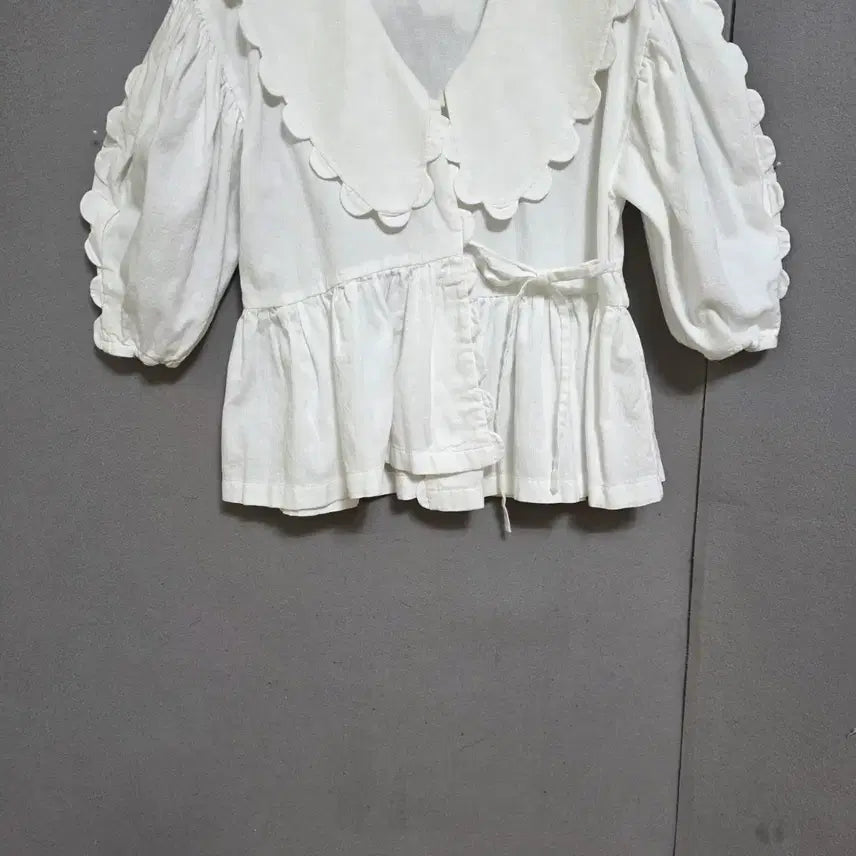 [BUNJANG] White V-Neck Wrap Blouse / 브이넥 큰카라 화이트 랩블라우스 F  n3267