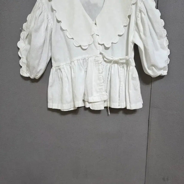[BUNJANG] White V-Neck Wrap Blouse / 브이넥 큰카라 화이트 랩블라우스 F  n3267