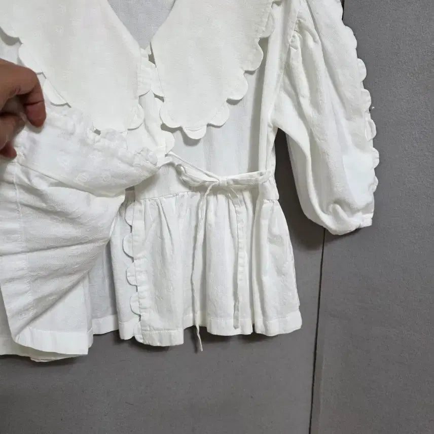 [BUNJANG] White V-Neck Wrap Blouse / 브이넥 큰카라 화이트 랩블라우스 F  n3267