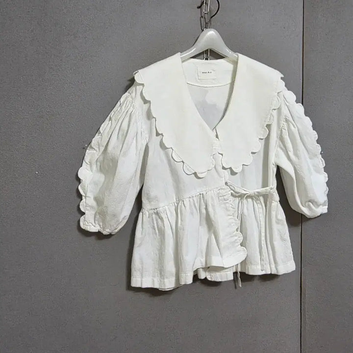 [BUNJANG] White V-Neck Wrap Blouse / 브이넥 큰카라 화이트 랩블라우스 F  n3267