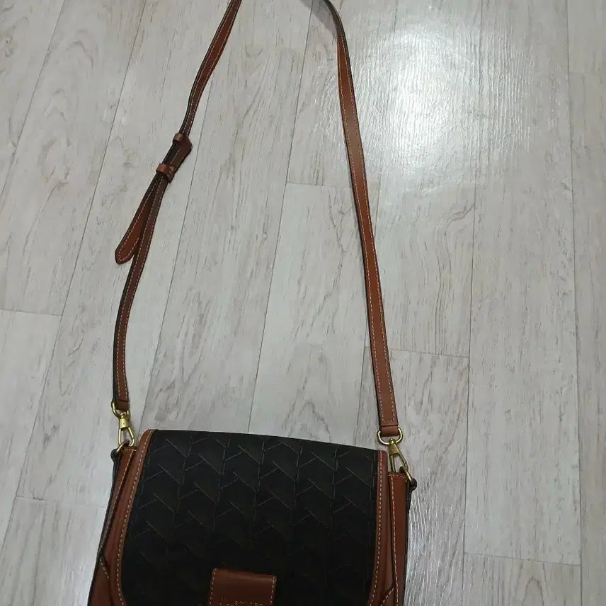 [BUNJANG] Jill Stuart Brown Pattern Crossbody Bag / 질스튜어트 브라운 패턴 크로스백