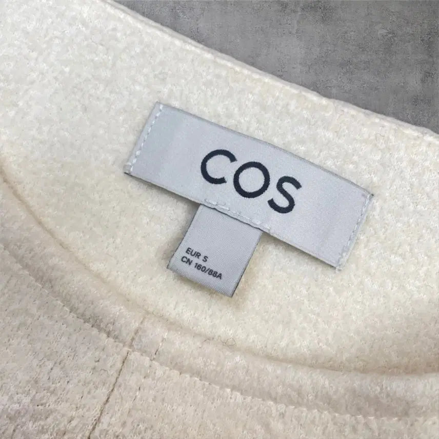 [BUNJANG] COS Ivory Boiled Wool Sweatshirt / 코스 COS 아이보리 버튼 디테일 보일드 울 스웨트 셔츠 S