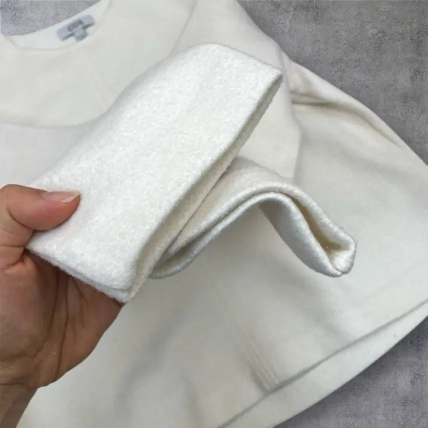 [BUNJANG] COS Ivory Boiled Wool Sweatshirt / 코스 COS 아이보리 버튼 디테일 보일드 울 스웨트 셔츠 S
