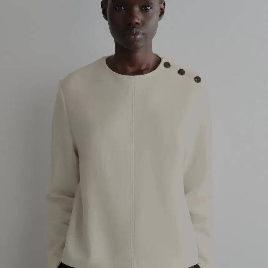 [BUNJANG] COS Ivory Boiled Wool Sweatshirt / 코스 COS 아이보리 버튼 디테일 보일드 울 스웨트 셔츠 S