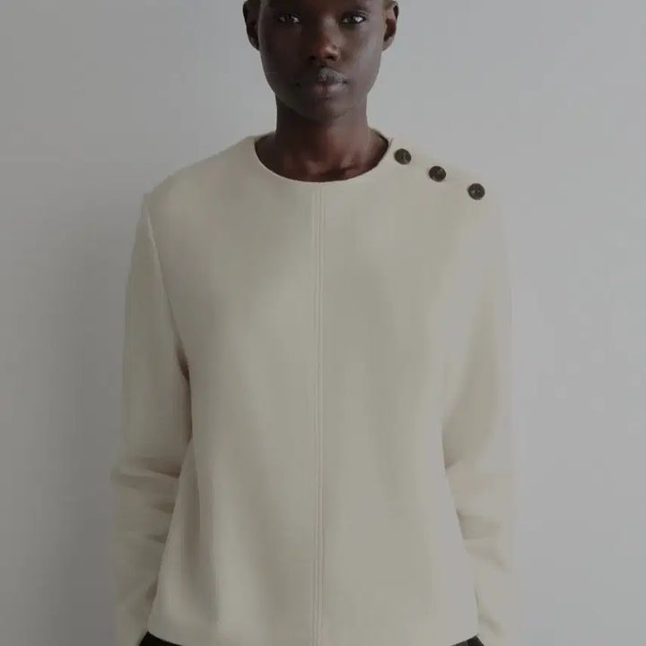 [BUNJANG] COS Ivory Boiled Wool Sweatshirt / 코스 COS 아이보리 버튼 디테일 보일드 울 스웨트 셔츠 S