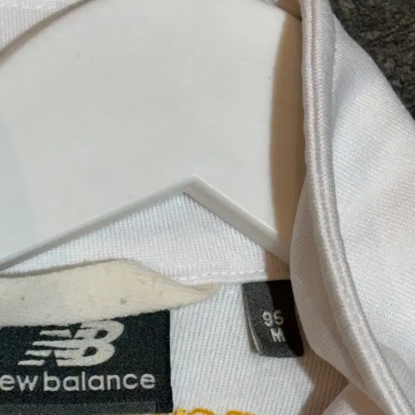 [BUNJANG] New Balance White Track Jacket / 뉴발란스 화이트 트랙 자켓 져지 95사이즈