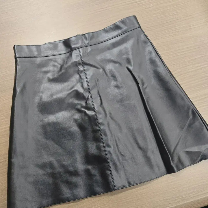 [SOLD OUT] 블랙 레더 스커트