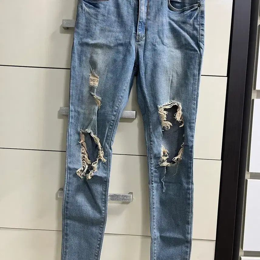 [BUNJANG] Torn Jeans M Size / 찢김 청바지 m사이즤