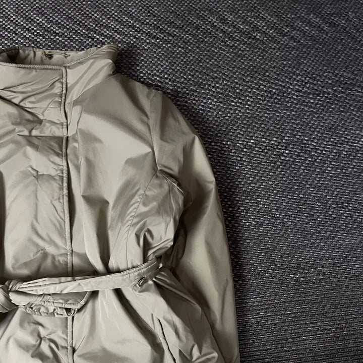 [BUNJANG] Giverny Poly Khaki Long Lightweight Padding Jacket (Size 100) / 지베르니 폴리 카키 롱 경량 패딩 100
