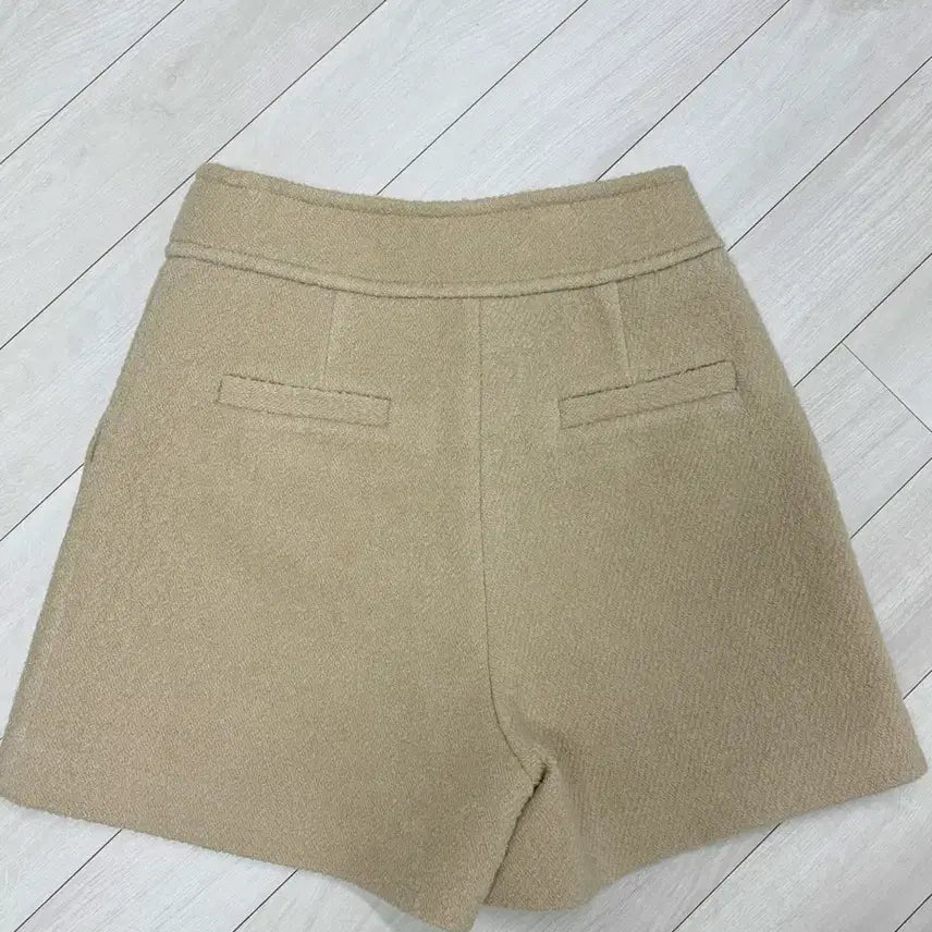 [BUNJANG] Romancechic Signature Wool Shorts / 로맨시크 시그니쳐 울 쇼츠