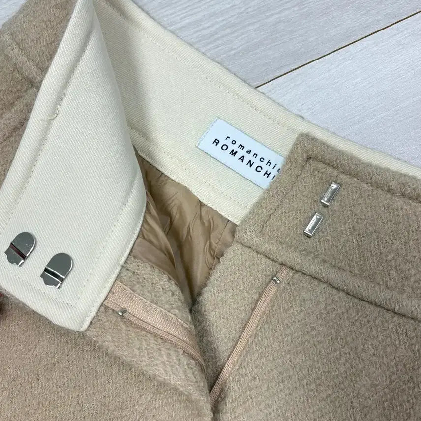 [BUNJANG] Romancechic Signature Wool Shorts / 로맨시크 시그니쳐 울 쇼츠