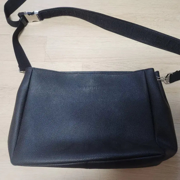 [BUNJANG] Bvavitt Leather Crossbody Bag / 브아빗 가죽 소가죽 크로스백