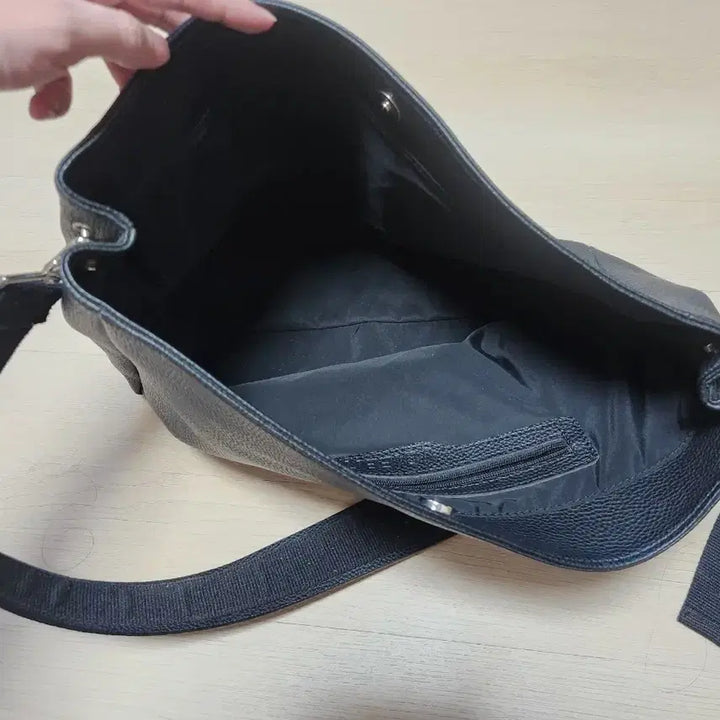 [BUNJANG] Bvavitt Leather Crossbody Bag / 브아빗 가죽 소가죽 크로스백