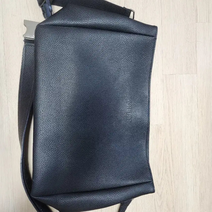 [BUNJANG] Bvavitt Leather Crossbody Bag / 브아빗 가죽 소가죽 크로스백