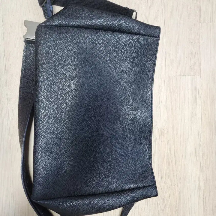 [BUNJANG] Bvavitt Leather Crossbody Bag / 브아빗 가죽 소가죽 크로스백
