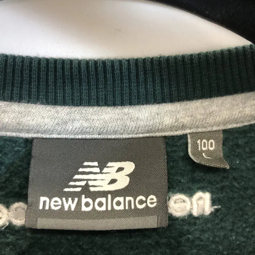 [BUNJANG] New Balance Green Sweatshirt (Size 100) / 뉴발란스 그린 스웻셔츠 100