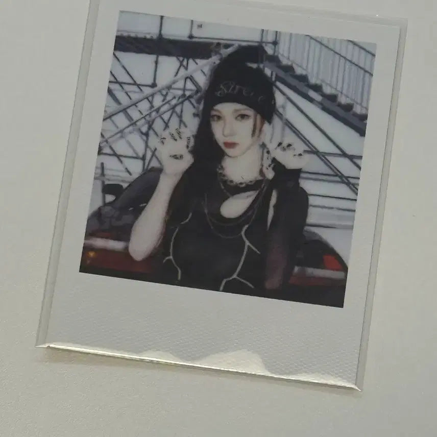 [BUNJANG] aespa Karina Wishful Merch Polaroid Photo / 카리나 에스파 위플래쉬 팝업 폴라로이드 사진
