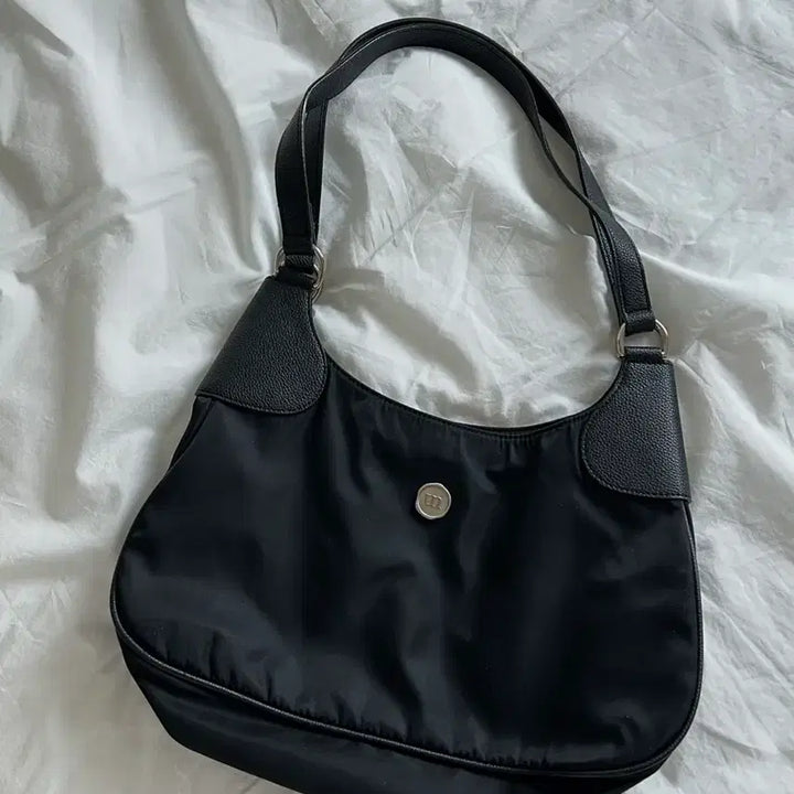 [BUNJANG] Untidy Flare Nylon Leather Shoulder Bag / 언타이디 플레어 백 나일론 레더 백