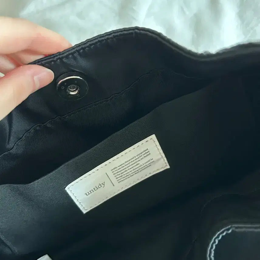 [BUNJANG] Untidy Flare Nylon Leather Shoulder Bag / 언타이디 플레어 백 나일론 레더 백