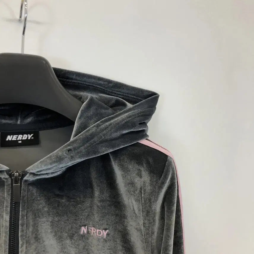 [SOLD OUT] NERDY 널디 크롭 벨벳져지 M