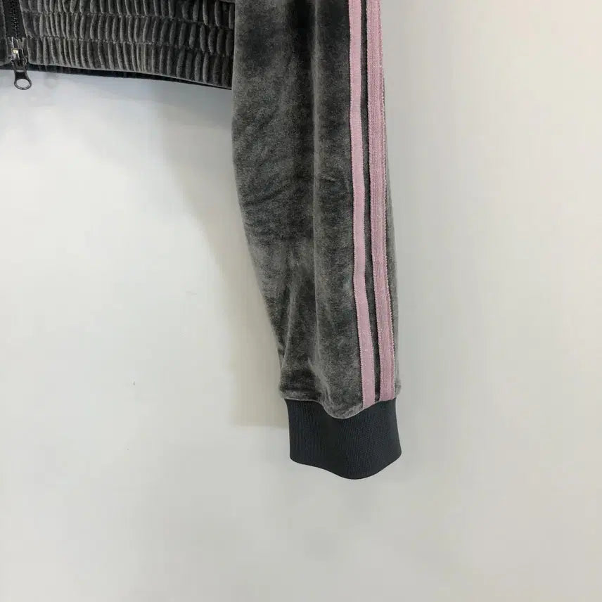 [SOLD OUT] NERDY 널디 크롭 벨벳져지 M