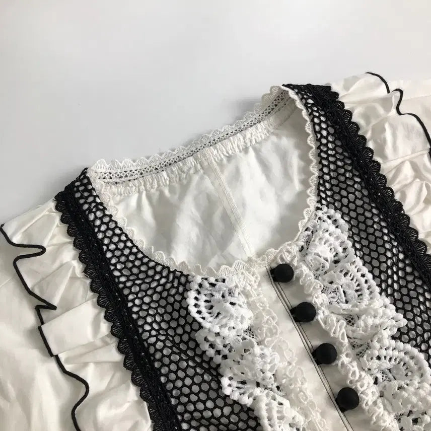 [SOLD OUT] 레이스 퍼프 반팔 블라우스 화이트