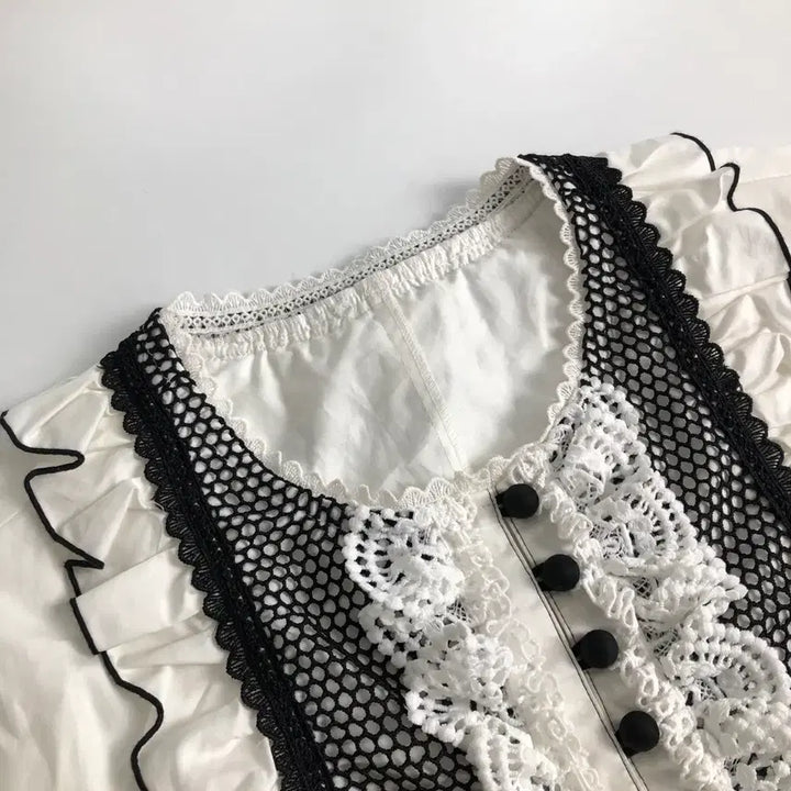 [SOLD OUT] 레이스 퍼프 반팔 블라우스 화이트
