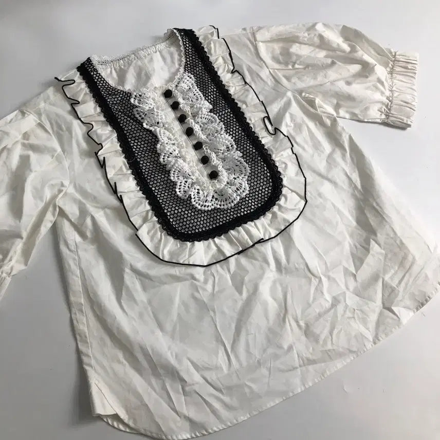 [SOLD OUT] 레이스 퍼프 반팔 블라우스 화이트