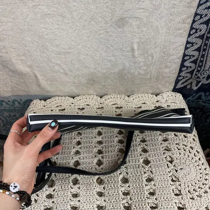 [BUNJANG] Tommy Hilfiger Stripe Crossbody Bag / [F] 타미힐피거 스트라이프 크로스백 숄더백 가방