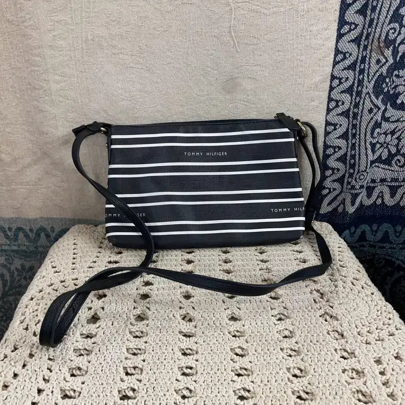 [BUNJANG] Tommy Hilfiger Stripe Crossbody Bag / [F] 타미힐피거 스트라이프 크로스백 숄더백 가방