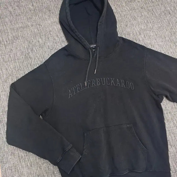 [BUNJANG] BUCKAROO Atelier Embroidered Hoodie (Size M) / 버카루(BUCKAROO) 아뜰리에 자수 후드티 (M사이즈)